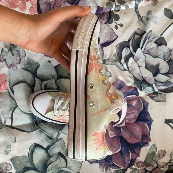 Very Adorbs Tropical Converse - Picture 9 of 12